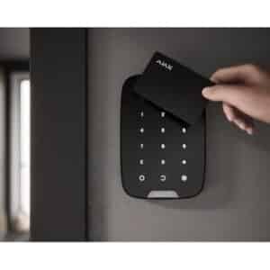 KeyPad Plus Ajax bežični šifrator sa čitačem kartica crni